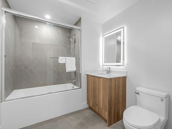 5th image of 6479 Selma Ave #107