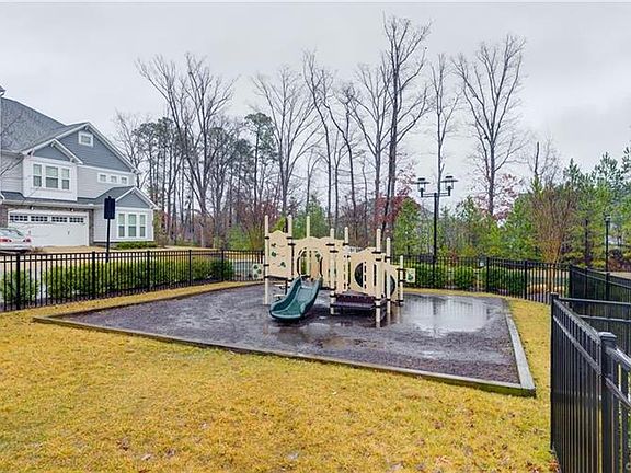 4th image of 5425 Hickory Ann Dr