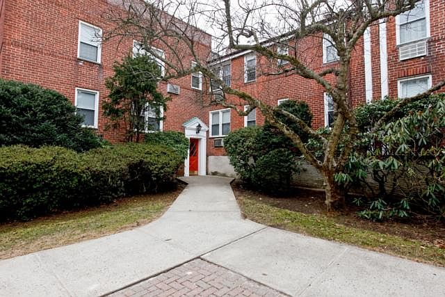1st image of 708 Palmer Ct APT 2A