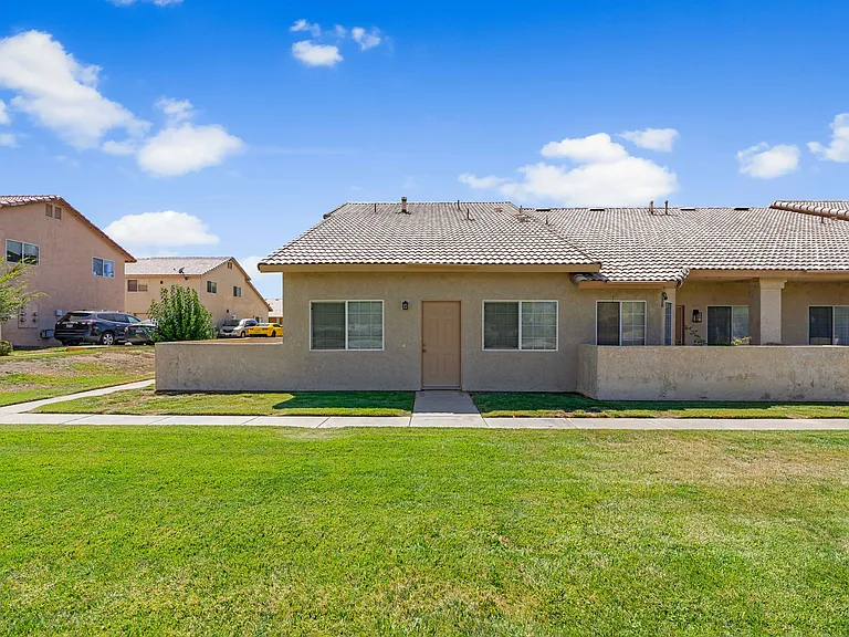 1648 Cactus Dr #D — Photo 26