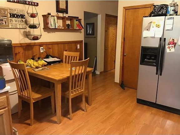 5th image of 1907 Riverview Dr