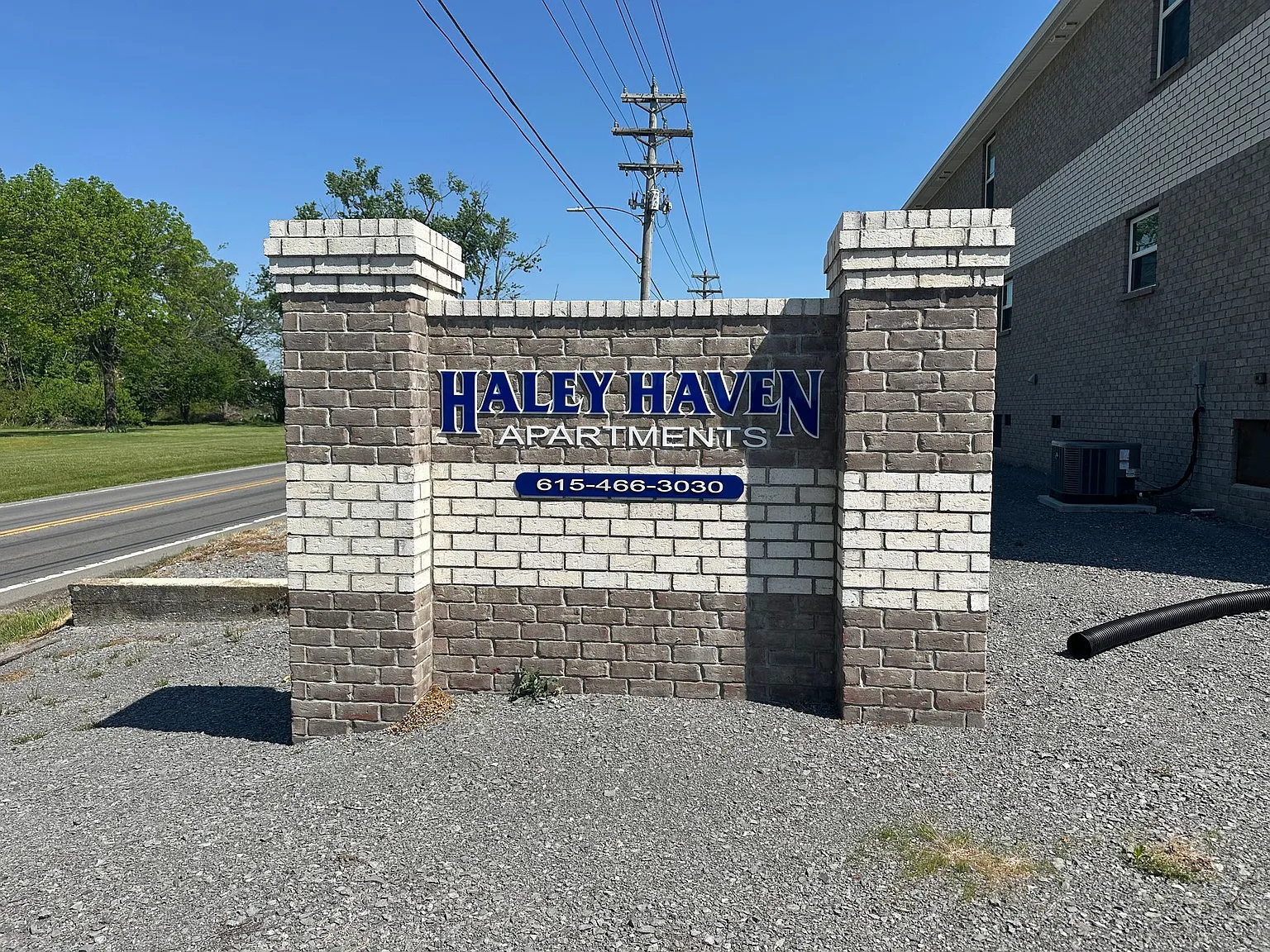 705 Haley Haven Apartments — Photo 1