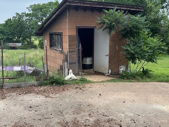 5th image of 606 Forest Ave