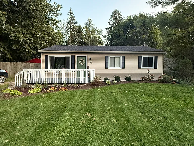 9245 Debby Jo Dr — Photo 1