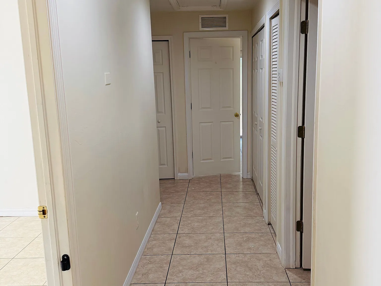 3 bed, 2.0 bath, 1350 sqft, $1,700 — Photo 3