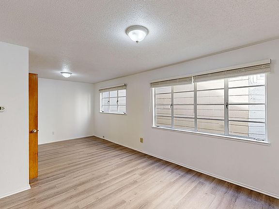 2nd image of 600 Oak St APT 24