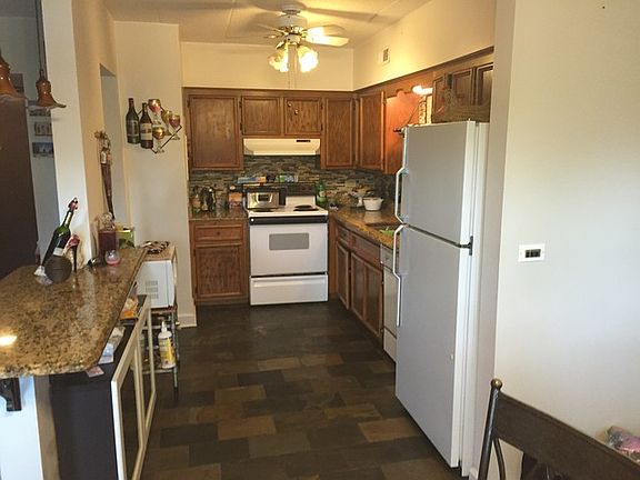 5th image of 150 E Grand Ave APT 207