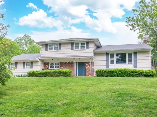 28 Jameson Pl, West Caldwell Twp., NJ 07006