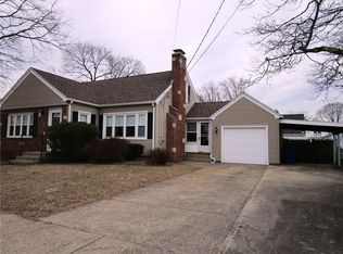 88 Edgemere Rd, Pawtucket, RI 02861