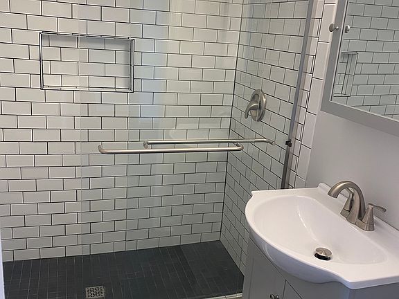 5th image of 1554 Highland St #1554