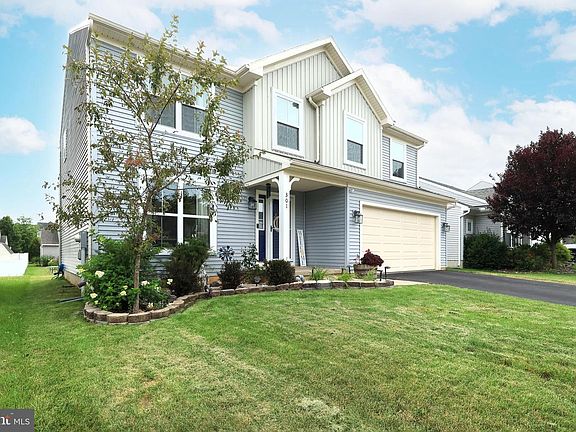 2nd image of 301 Amberleigh Ln