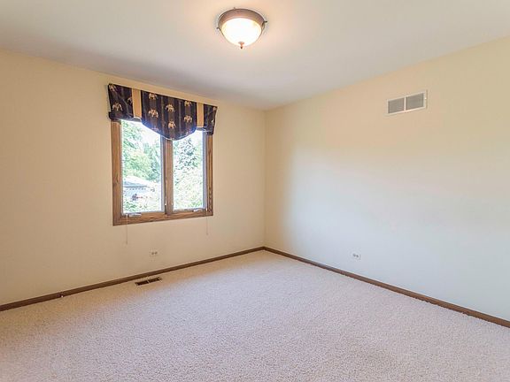 2nd image of 609 Millbrook Dr