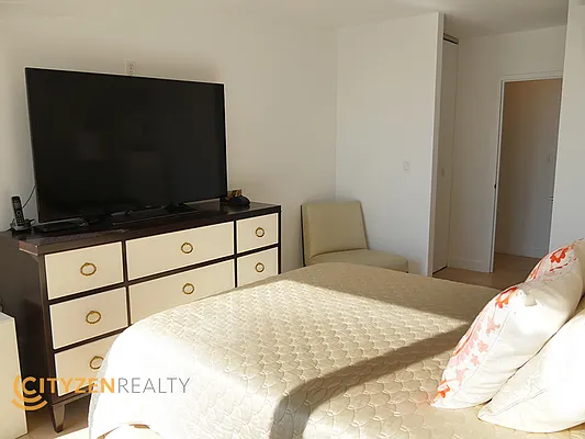 Rented by City Zen Realty | media 33