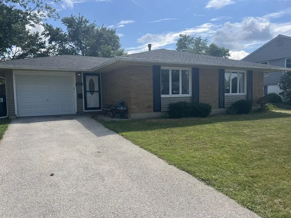 703 Wicker Ave, Streamwood, IL 60107