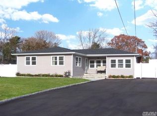23 Andrea Ln, West Sayville, NY 11796