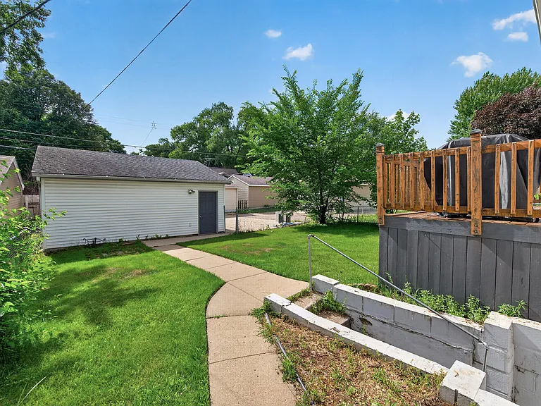 2742 Jersey Ave S — Photo 19