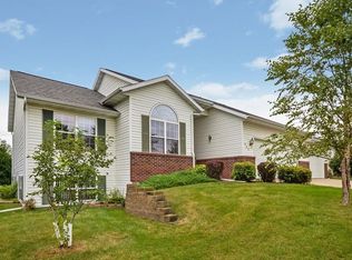 623 E Terrace Dr, Center Point, IA 52213