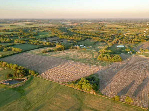 1 Virginia Ln, Osawatomie, KS 66064