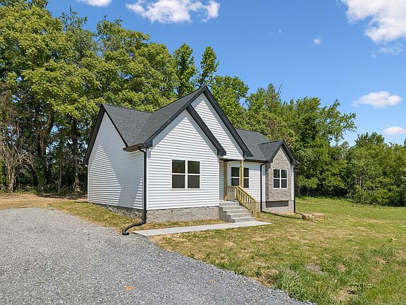 3rd image of 404 Leigh Anna Cir