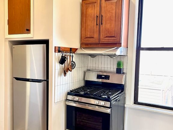 4th image of 3009 S Parnell Ave APT 3R