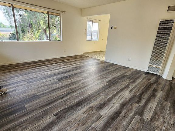 3rd image of 3001-3015 Crane St #3003
