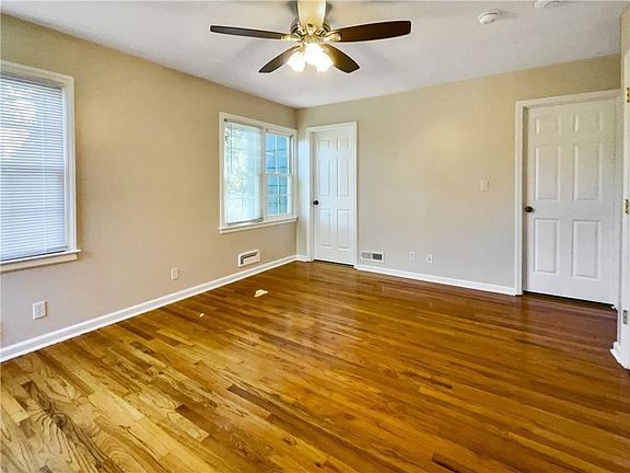 5th image of 2215 W 50th Ter