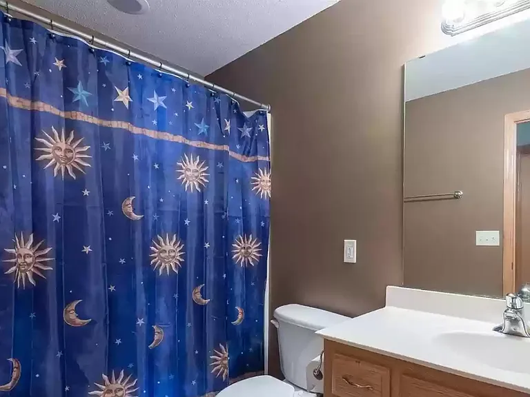 2109 Linden Trl — Photo 12