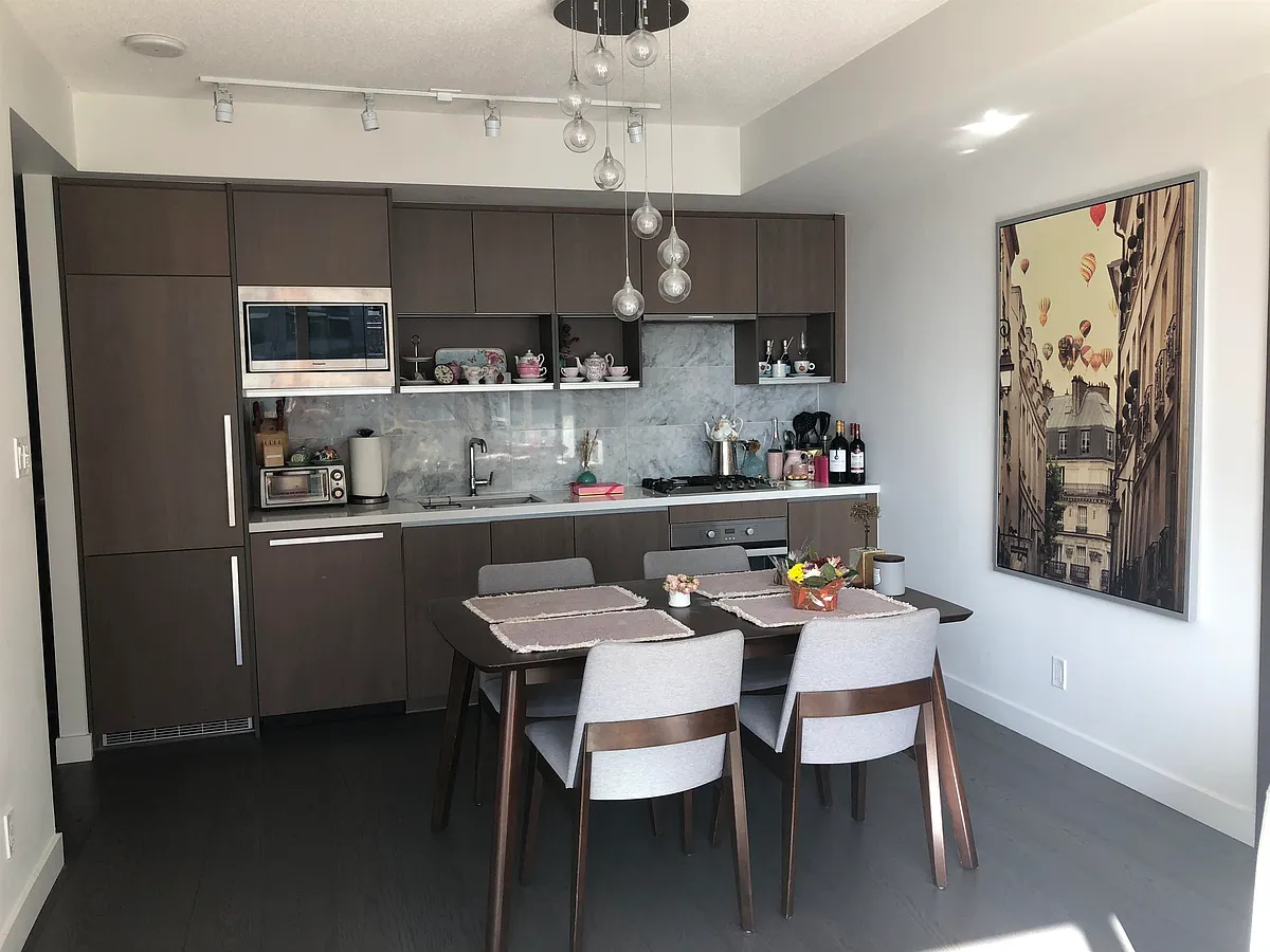 Building Photo - 68 Smithe St #1706