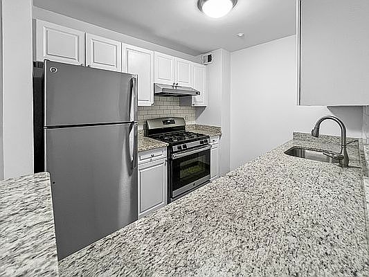 4th image of 304 W 117th St APT 3Q