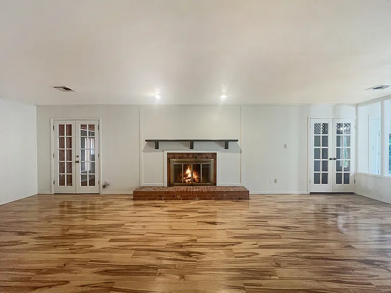 2604 NE Garden Ln — Photo 5
