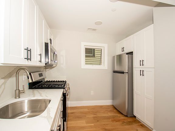 3rd image of 348 Chelsea St #2