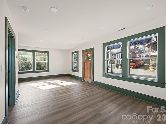 5th image of 63 Elizabeth Pl