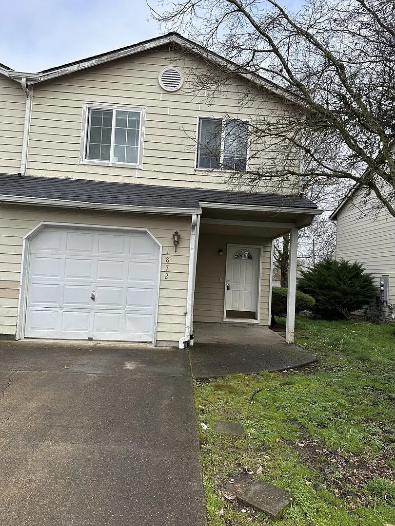 Newer 3 Bedroom 2 1/2 Bath With A 1 Car Garage & W/D Hookups — Photo 1