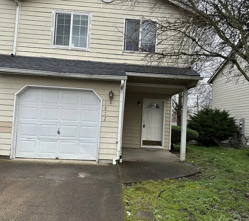 1872 Clay St SE