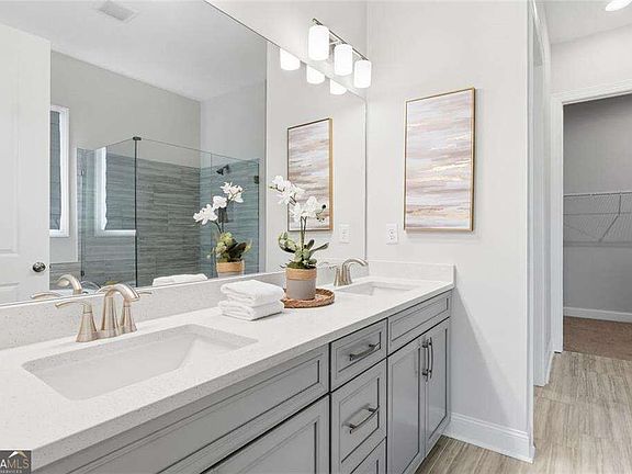 5th image of 3035 Steinbeck St
