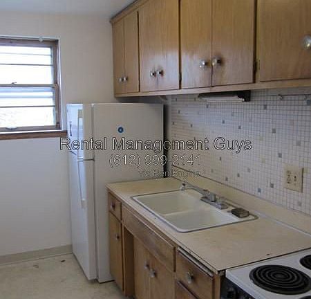 2nd image of 496 Front Ave APT 3
