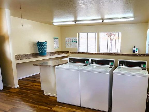 5th image of 2640 Woodridge Ct APT 1