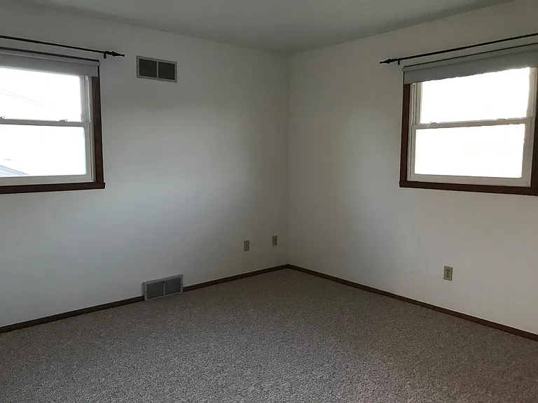 6846 S Ash St — Photo 11