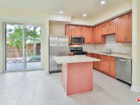 7132 Farralone Ave Unit 207, Canoga Park, CA 91303