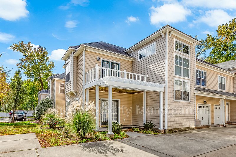 1st image of 425 Fountain Dr Unit 425