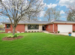 2420 Sumac Cir, Glenview, IL 60025