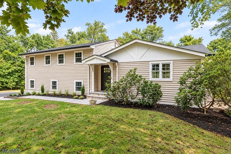 1st image of 157 Circle Dr