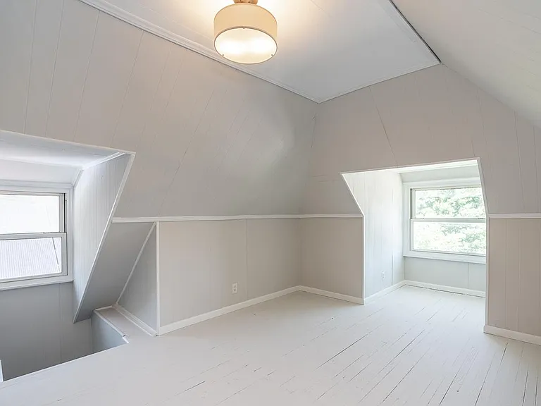 2435 Summit St — Photo 42