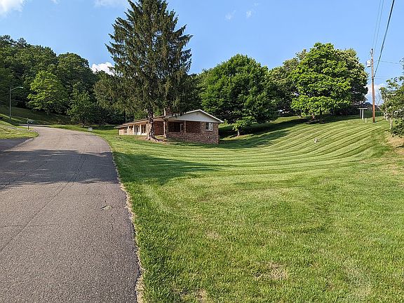 3rd image of 174 Phipps Cir