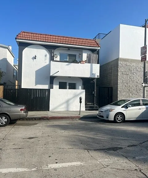 35 N Venice Blvd #3 — Photo 1