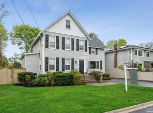 16 Howard St, Babylon, NY 11702