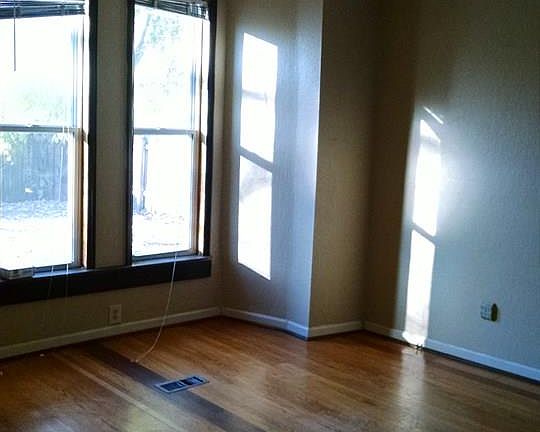 4th image of 1228 NE Winfield Ave