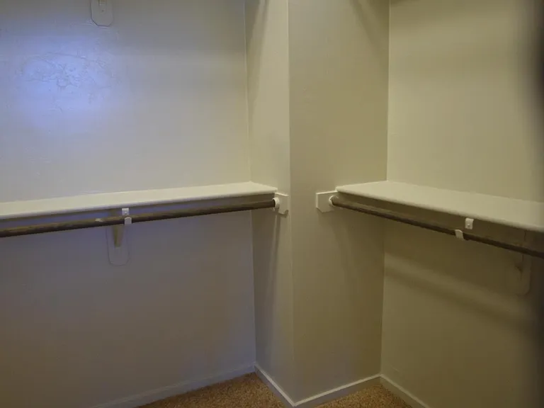 932 E Lustrum Ln — Photo 10