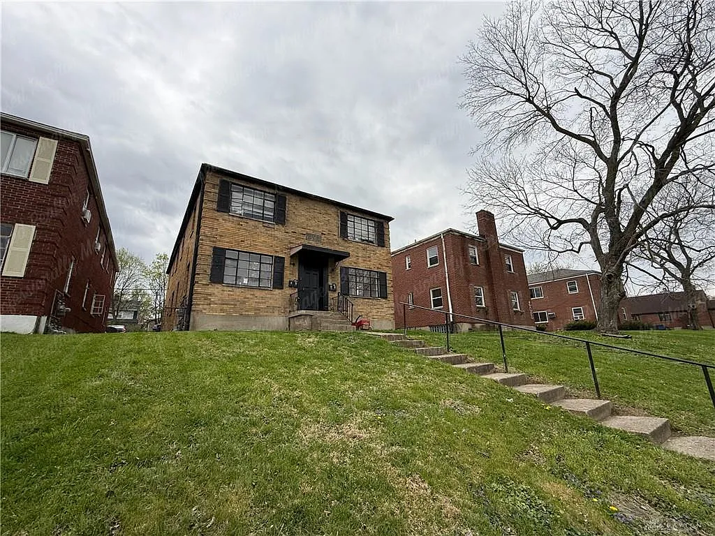 2 bed, 1.0 bath, 4956 sqft, $800 — Photo 2
