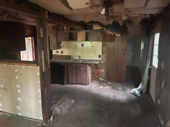 5th image of 2233 E Blaine Street